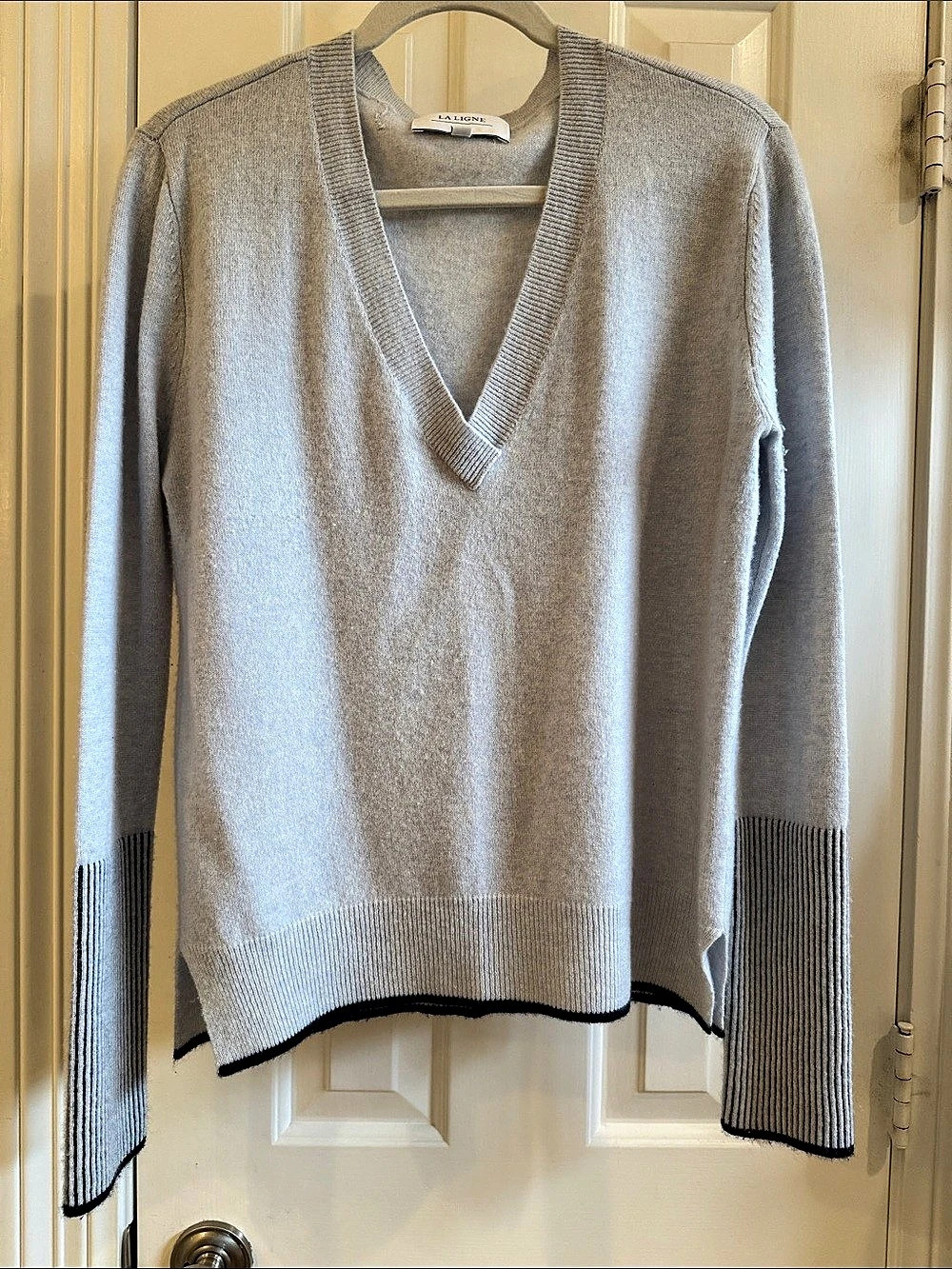 La Ligne Solid Lean Lines V-Neck Sweater Light Blue Small